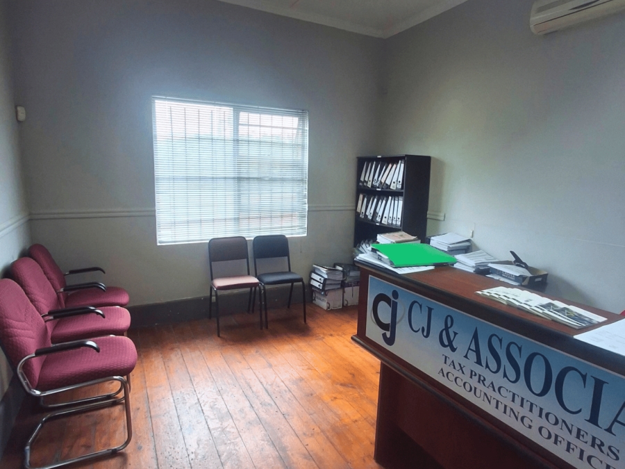 To Let Commercial Property for Rent in Vincent Eastern Cape
